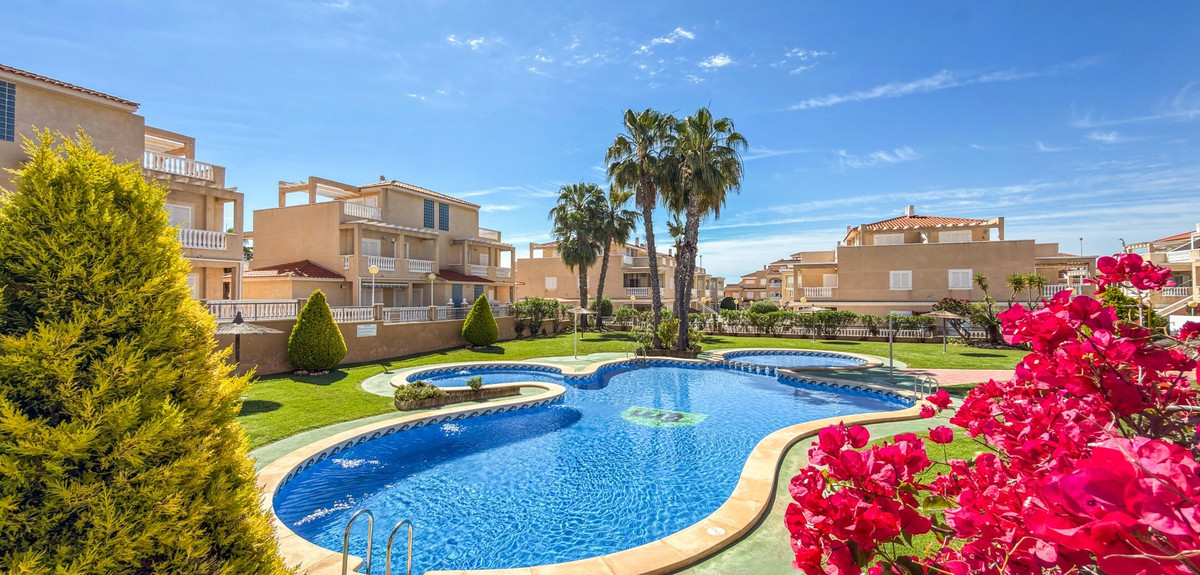 Se vende Apartamento Planta Baja de 3 dormitorios en Costa Blanca, Alicante, España
