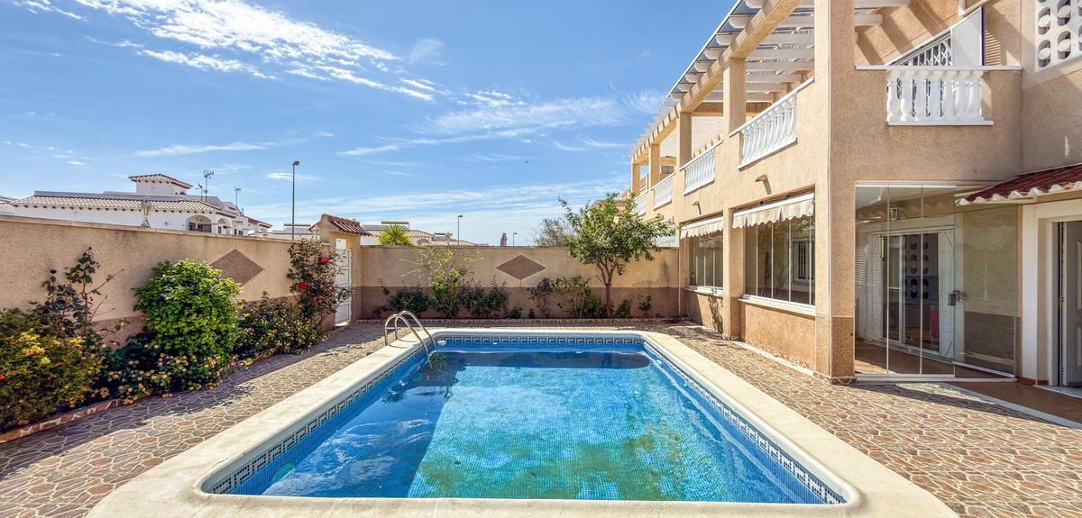 Se vende Apartamento Planta Baja de 3 dormitorios en Costa Blanca, Alicante, España