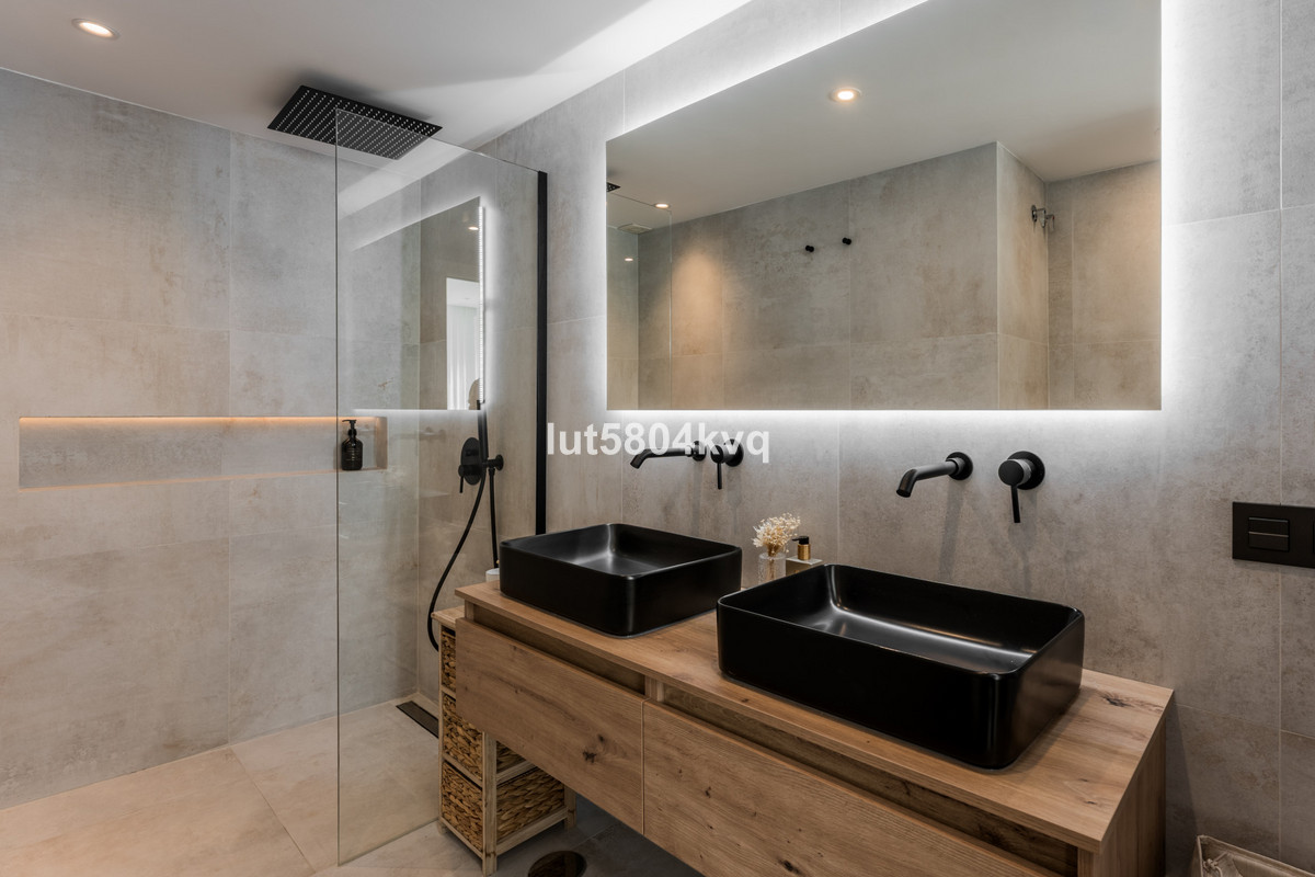 3 Bed Apartment for sale in La Quinta Costa Del Sol, Málaga, Spain