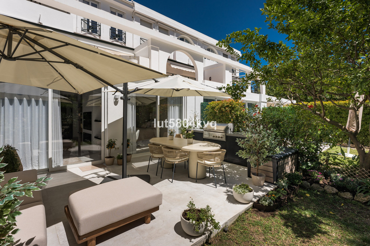 3 Bed Apartment for sale in La Quinta Costa Del Sol, Málaga, Spain