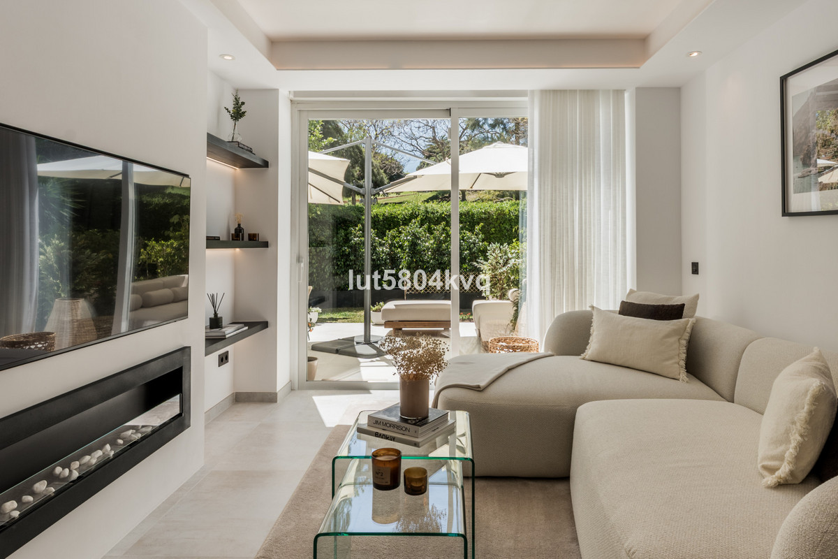 3 Bed Apartment for sale in La Quinta Costa Del Sol, Málaga, Spain