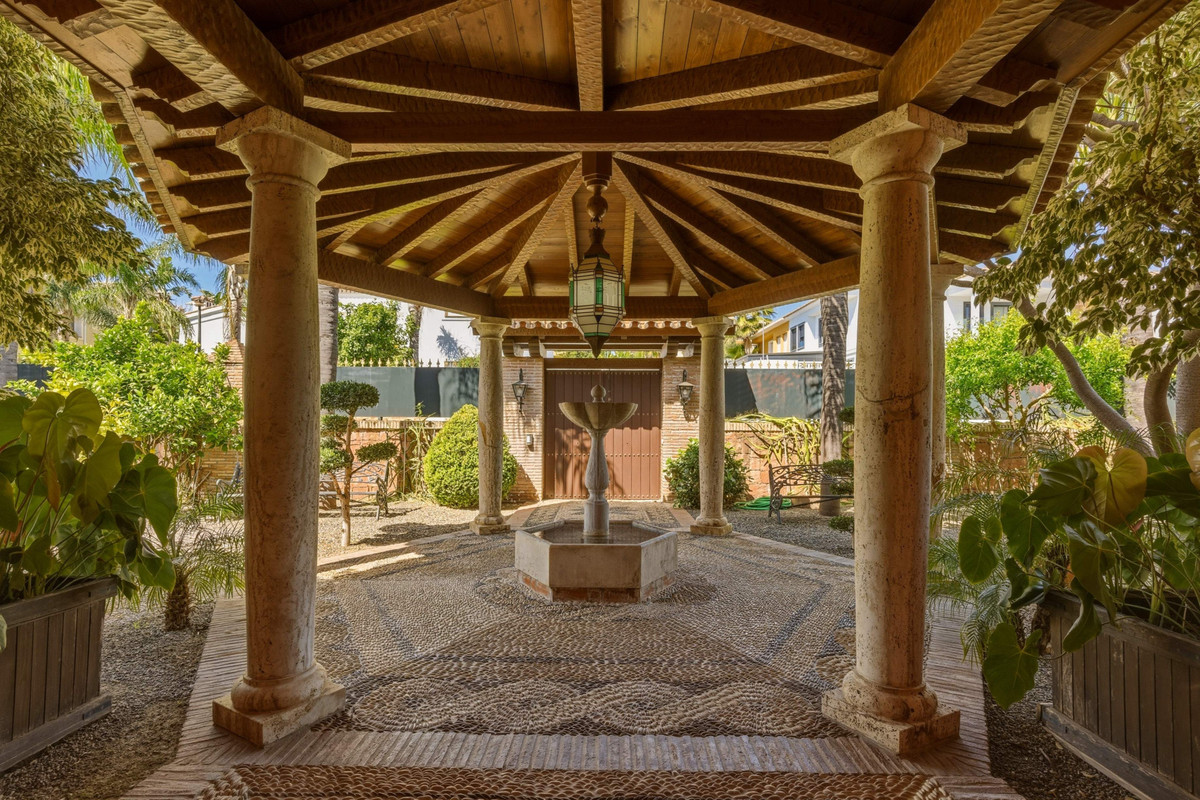 Se vende Villa - Chalet de 6 dormitorios en Costa Del Sol, Málaga, España