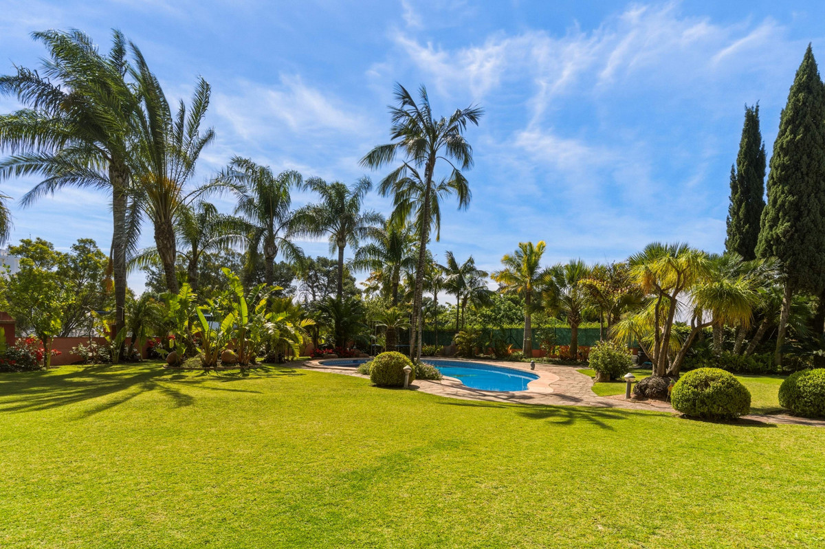 Se vende Villa - Chalet de 6 dormitorios en Costa Del Sol, Málaga, España