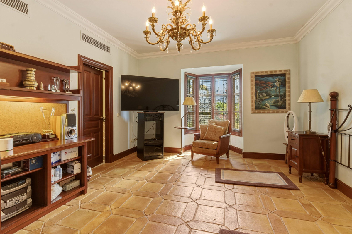 Se vende Villa - Chalet de 6 dormitorios en Costa Del Sol, Málaga, España