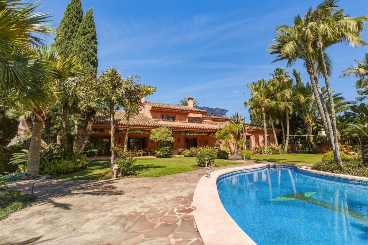 Se vende Villa - Chalet de 6 dormitorios en Costa Del Sol, Málaga, España