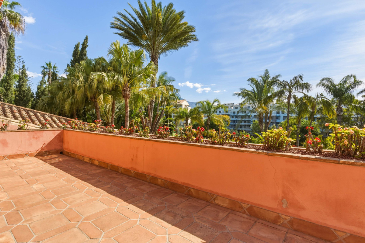 Se vende Villa - Chalet de 6 dormitorios en Costa Del Sol, Málaga, España