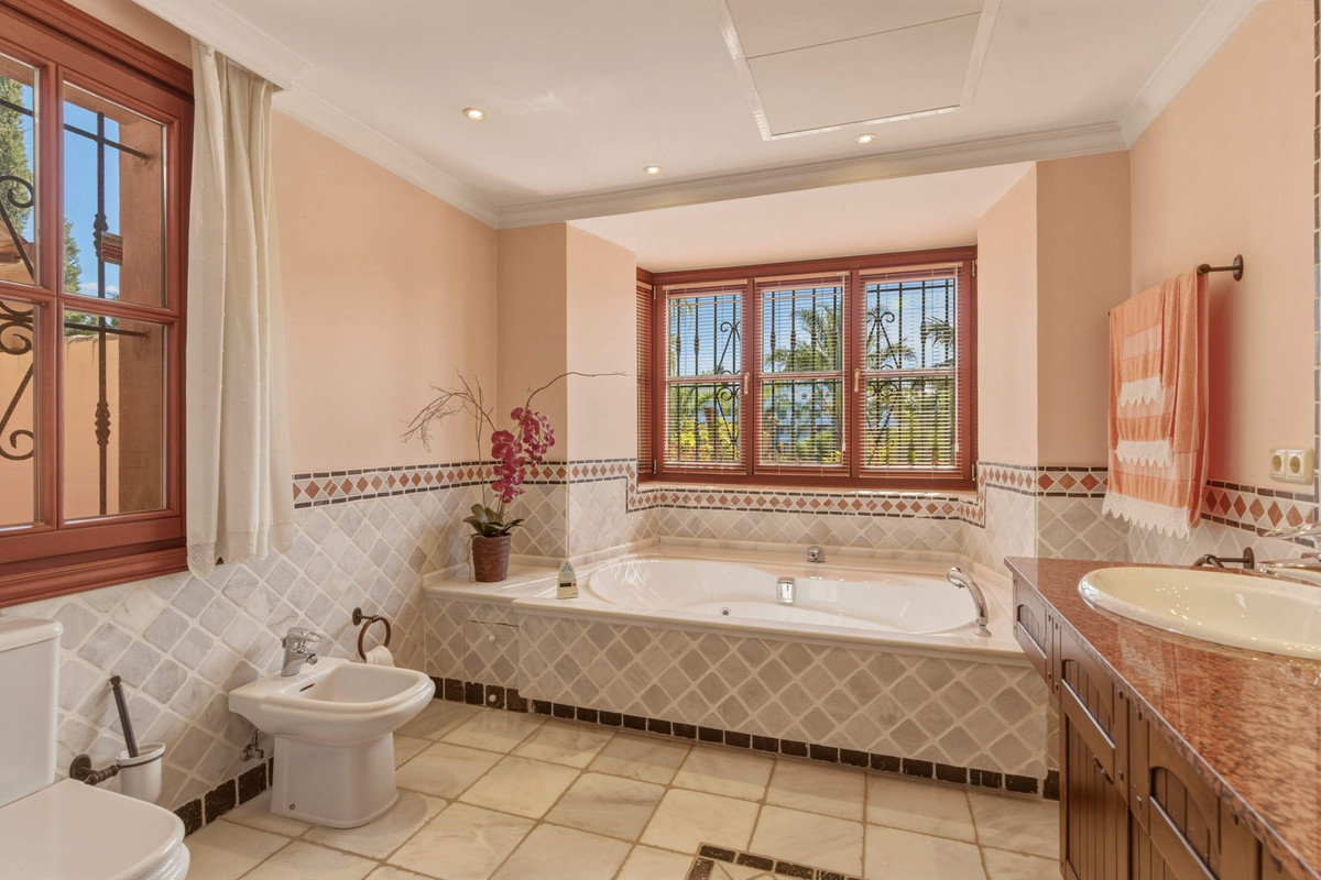Se vende Villa - Chalet de 6 dormitorios en Costa Del Sol, Málaga, España