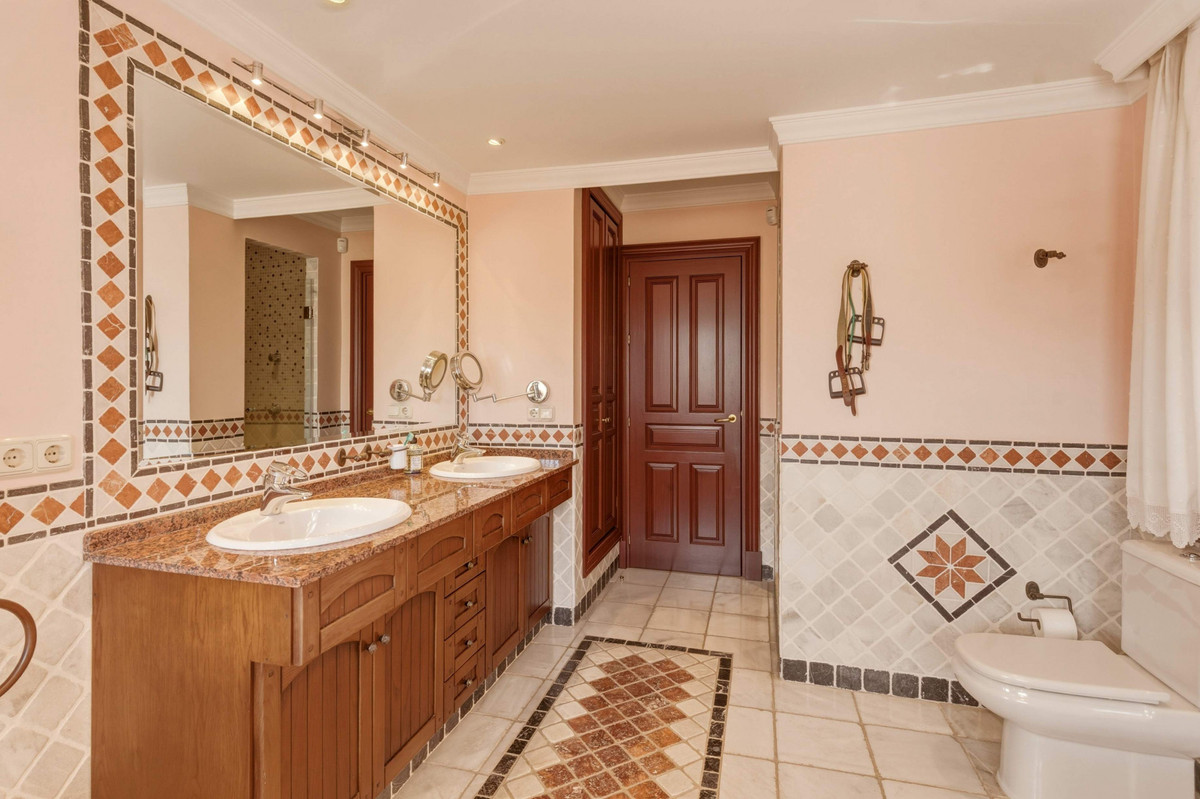 Se vende Villa - Chalet de 6 dormitorios en Costa Del Sol, Málaga, España