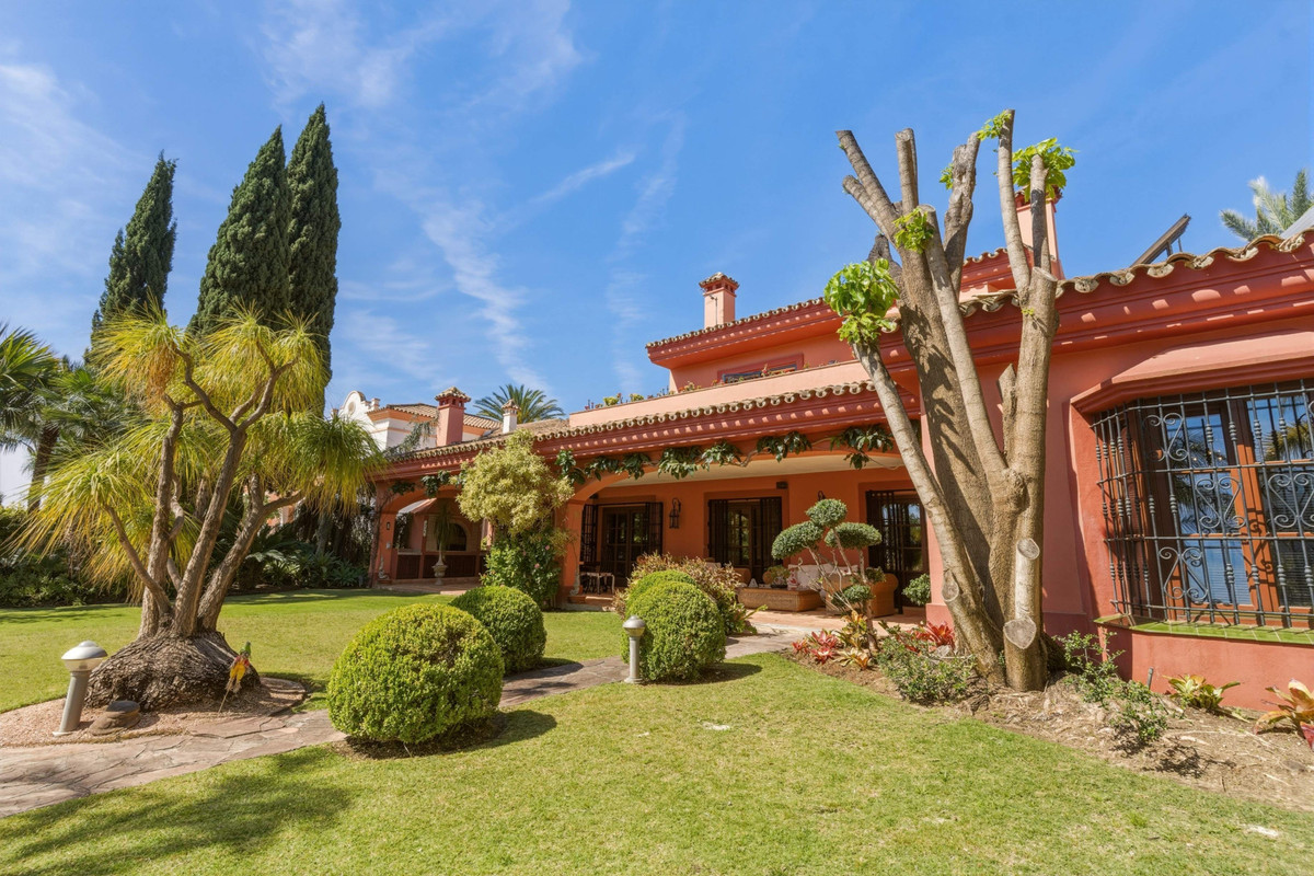 Se vende Villa - Chalet de 6 dormitorios en Costa Del Sol, Málaga, España