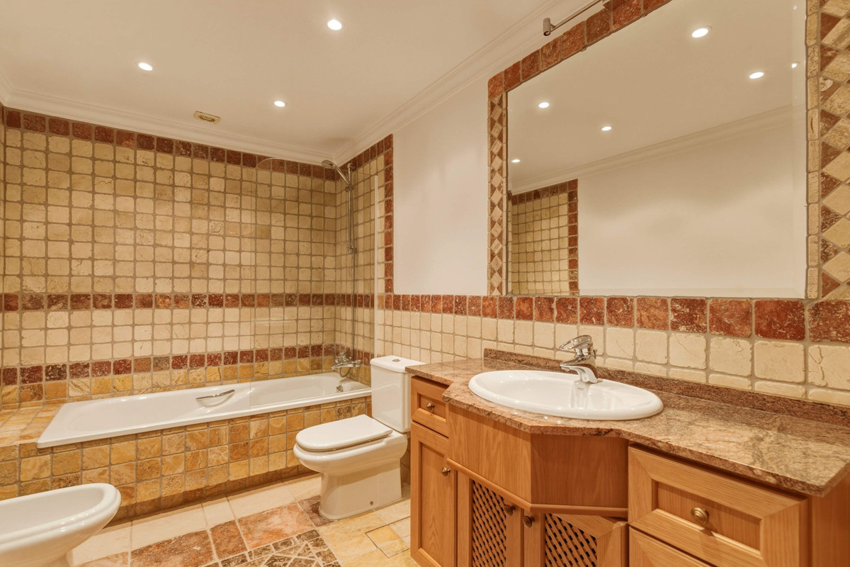 Se vende Villa - Chalet de 6 dormitorios en Costa Del Sol, Málaga, España