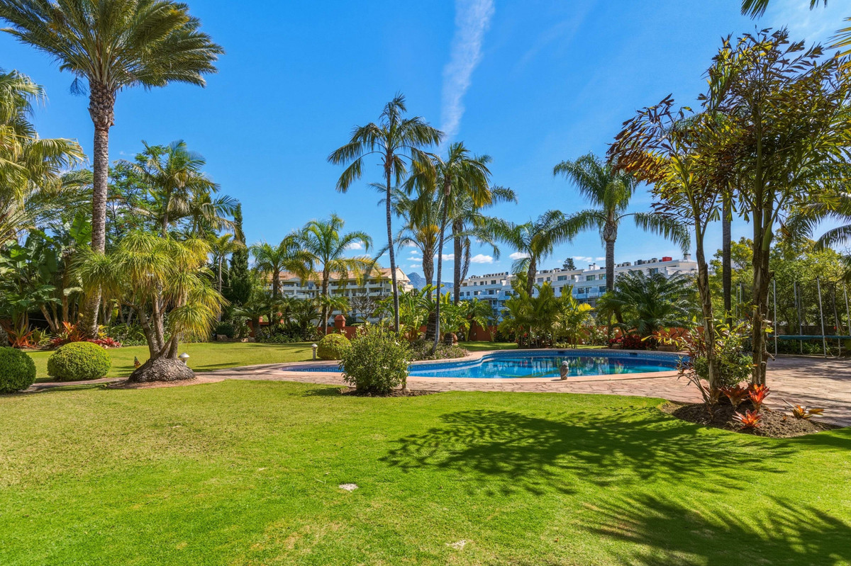 Se vende Villa - Chalet de 6 dormitorios en Costa Del Sol, Málaga, España
