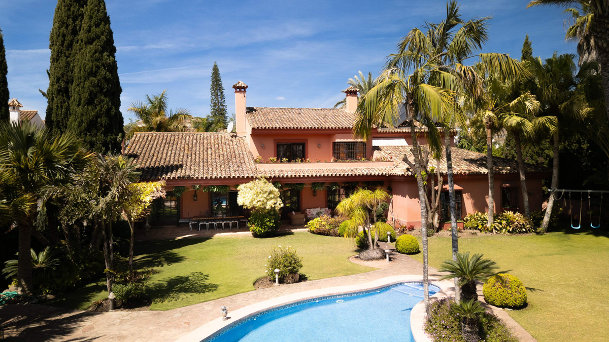 Se vende Villa - Chalet de 6 dormitorios en Costa Del Sol, Málaga, España