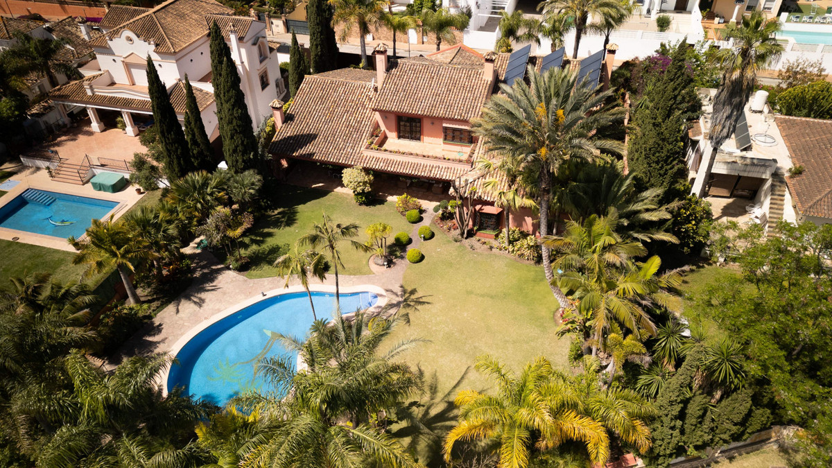 Se vende Villa - Chalet de 6 dormitorios en Costa Del Sol, Málaga, España