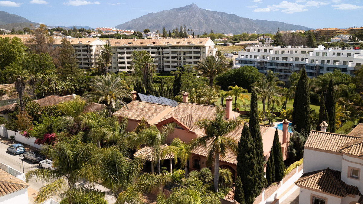 Se vende Villa - Chalet de 6 dormitorios en Costa Del Sol, Málaga, España