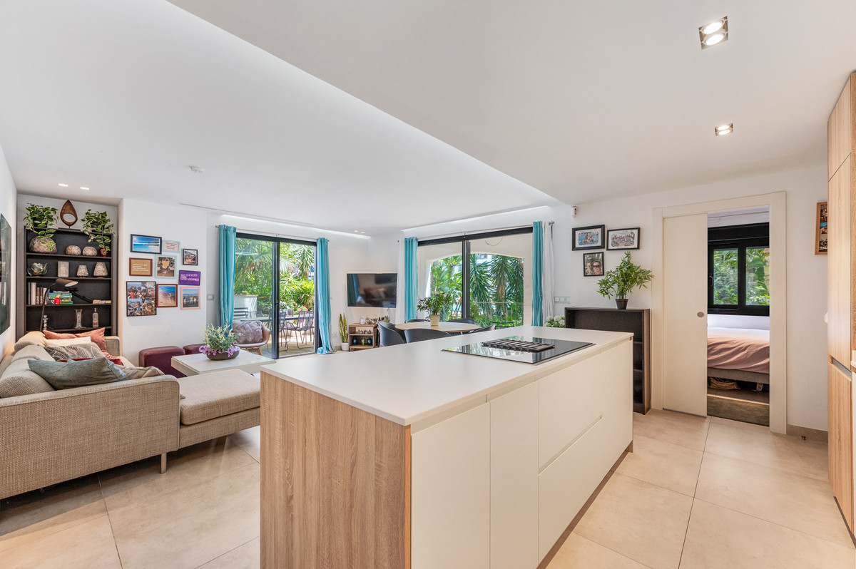 3 Bed Apartment for sale in Puerto Banús Costa Del Sol, Málaga, Spain