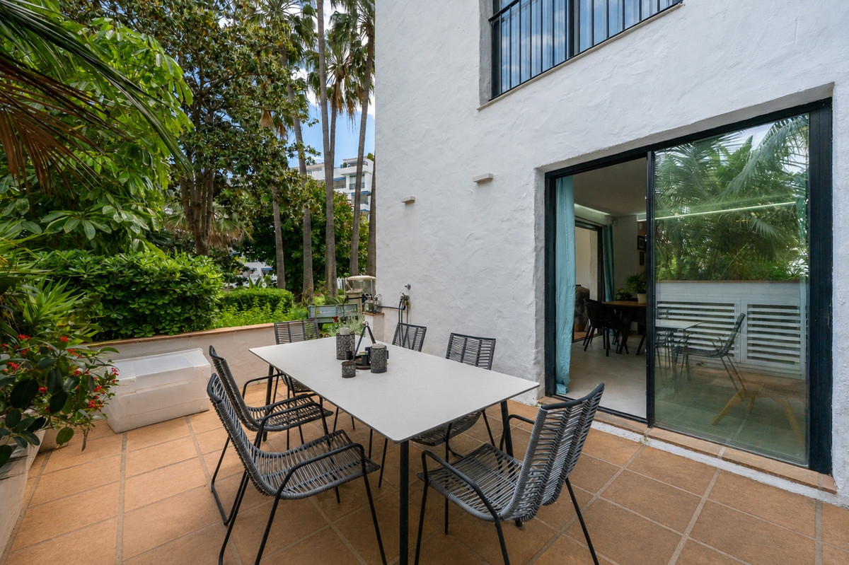3 Bed Apartment for sale in Puerto Banús Costa Del Sol, Málaga, Spain