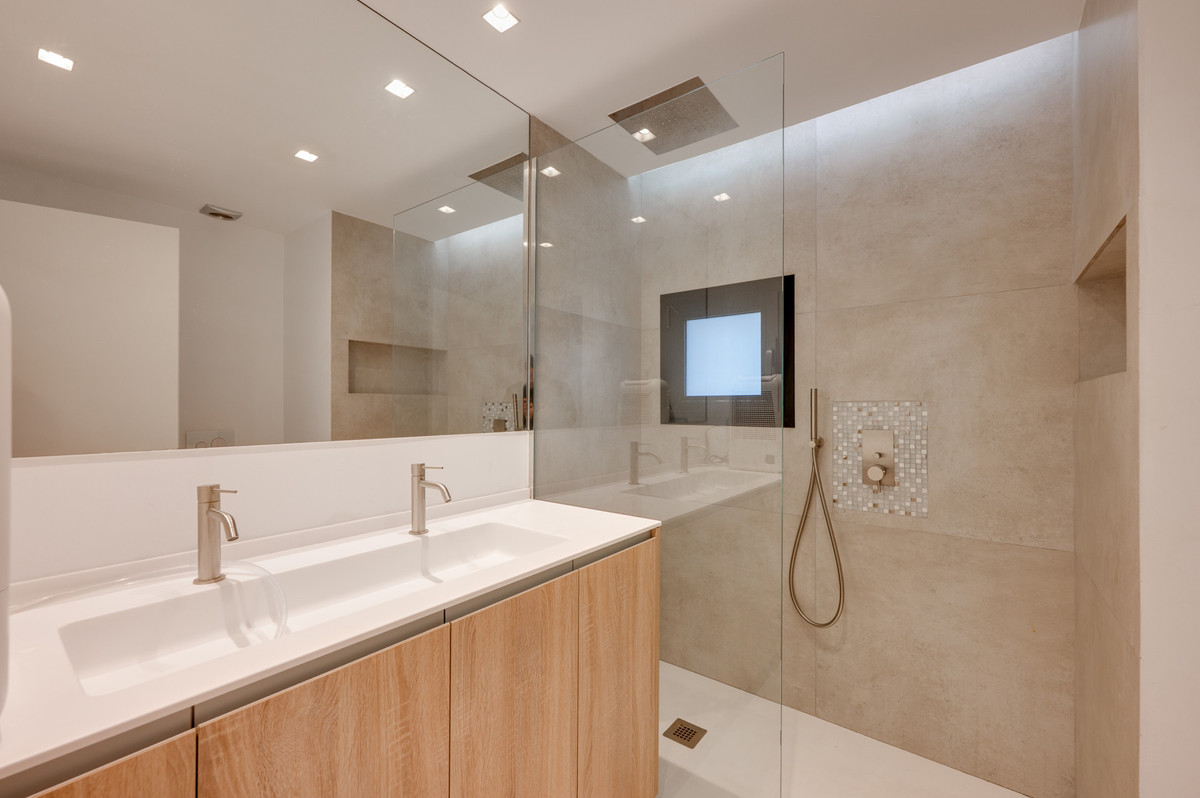 3 Bed Apartment for sale in Puerto Banús Costa Del Sol, Málaga, Spain