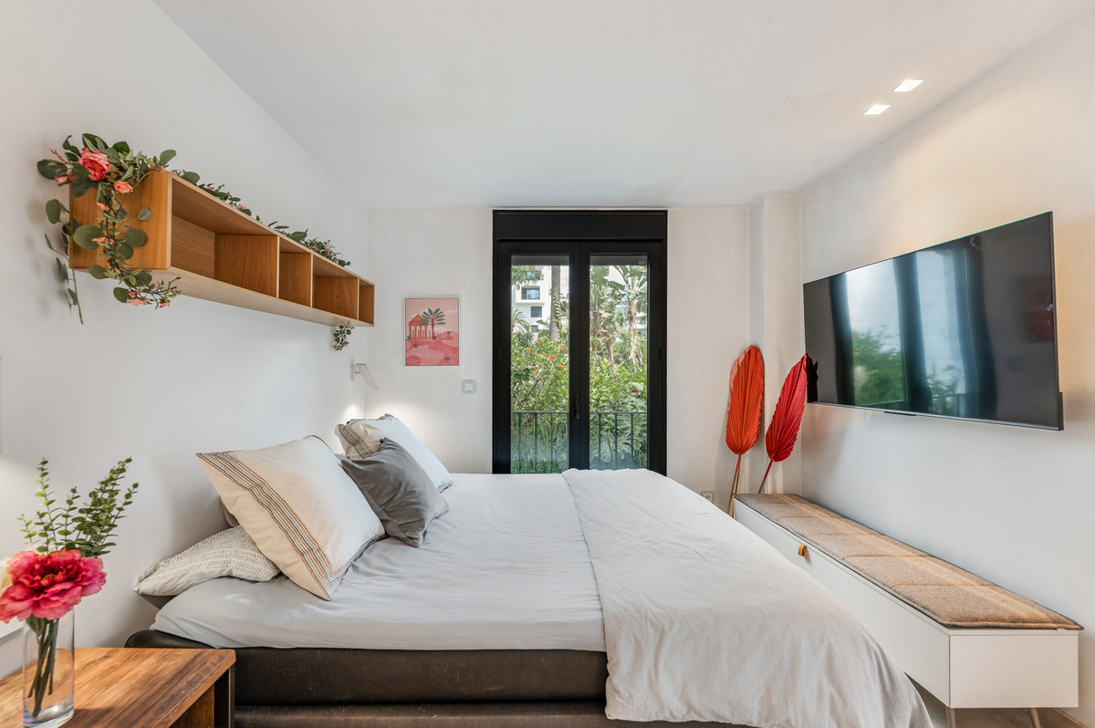 3 Bed Apartment for sale in Puerto Banús Costa Del Sol, Málaga, Spain