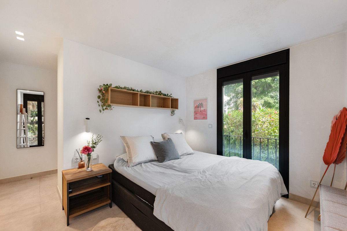 3 Bed Apartment for sale in Puerto Banús Costa Del Sol, Málaga, Spain
