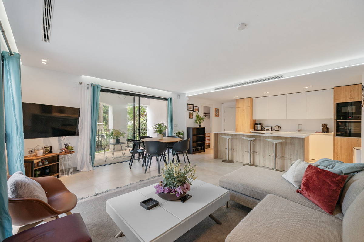 3 Bed Apartment for sale in Puerto Banús Costa Del Sol, Málaga, Spain