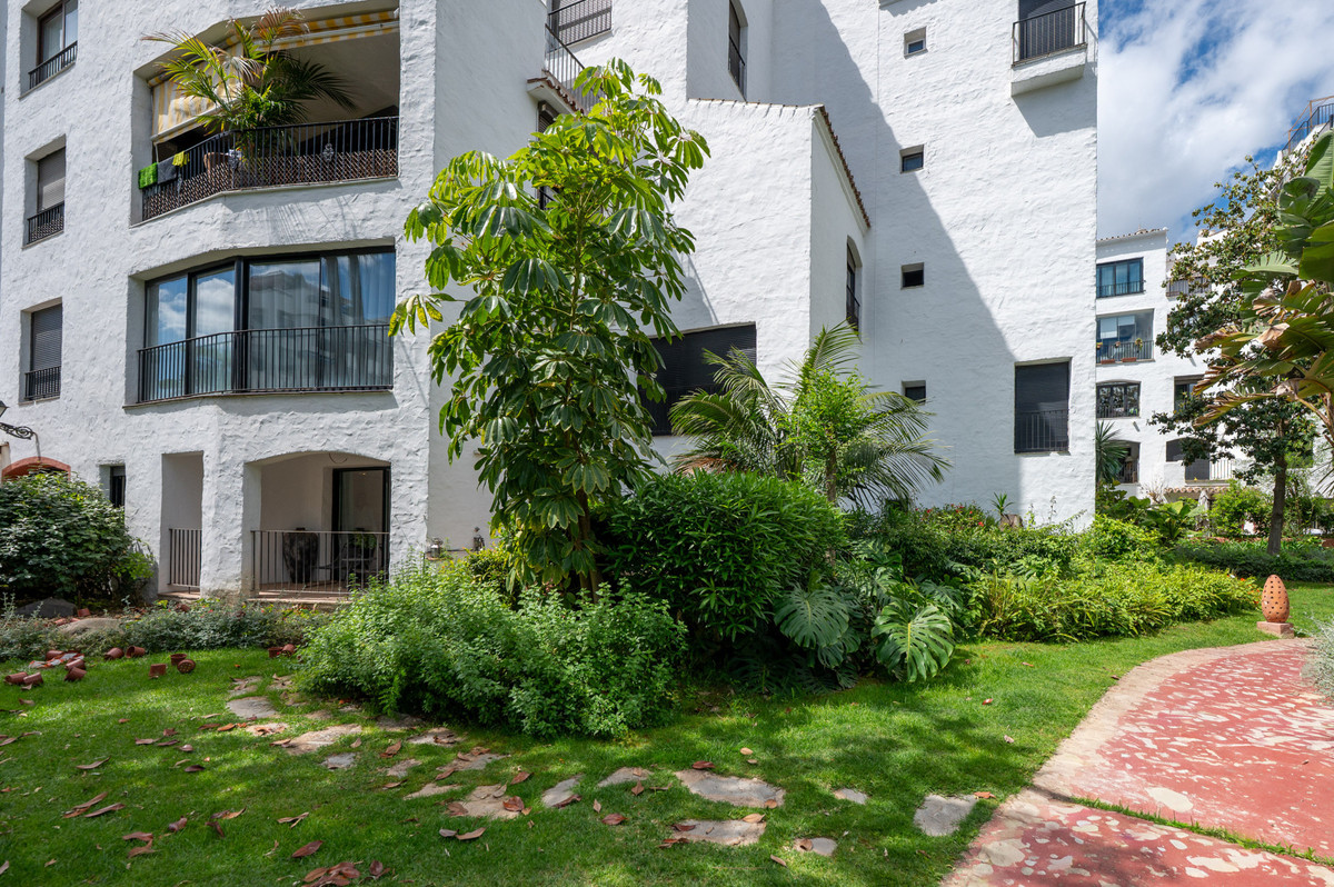 3 Bed Apartment for sale in Puerto Banús Costa Del Sol, Málaga, Spain