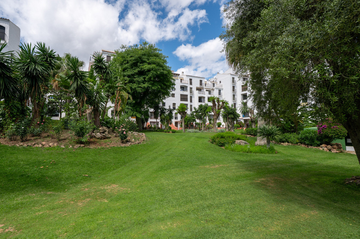 3 Bed Apartment for sale in Puerto Banús Costa Del Sol, Málaga, Spain
