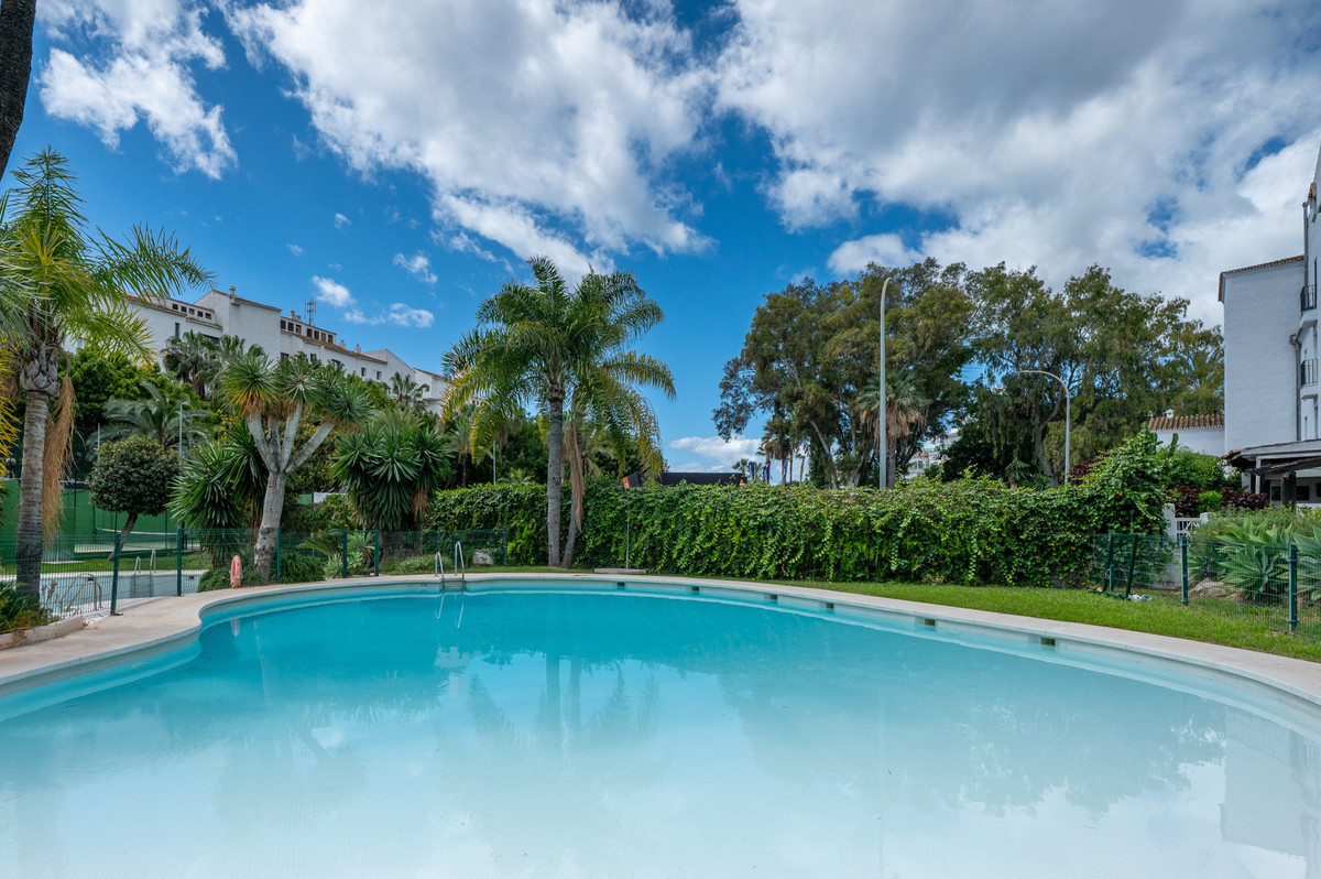 3 Bed Apartment for sale in Puerto Banús Costa Del Sol, Málaga, Spain