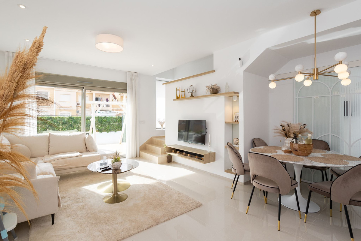 Se vende Villa - Chalet de 4 dormitorios en Costa Calida, Murcia, España