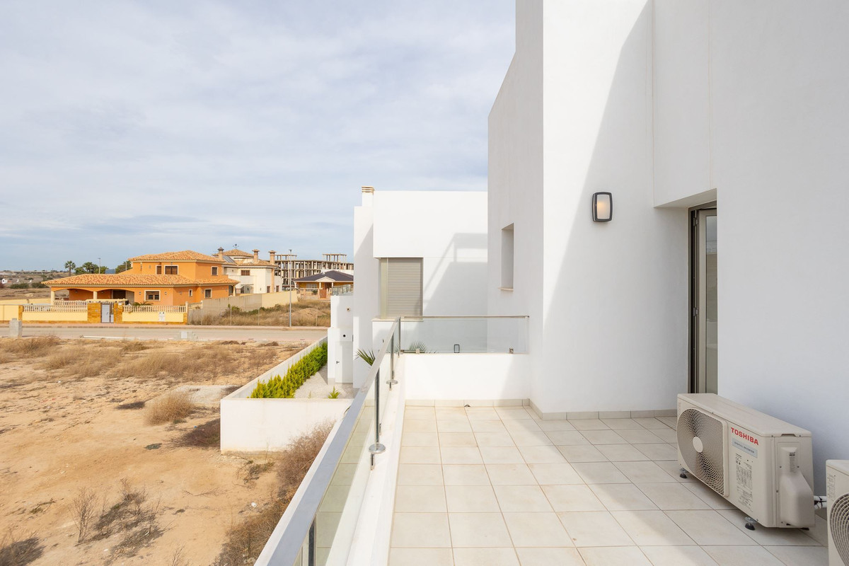 Se vende Villa - Chalet de 4 dormitorios en Costa Calida, Murcia, España