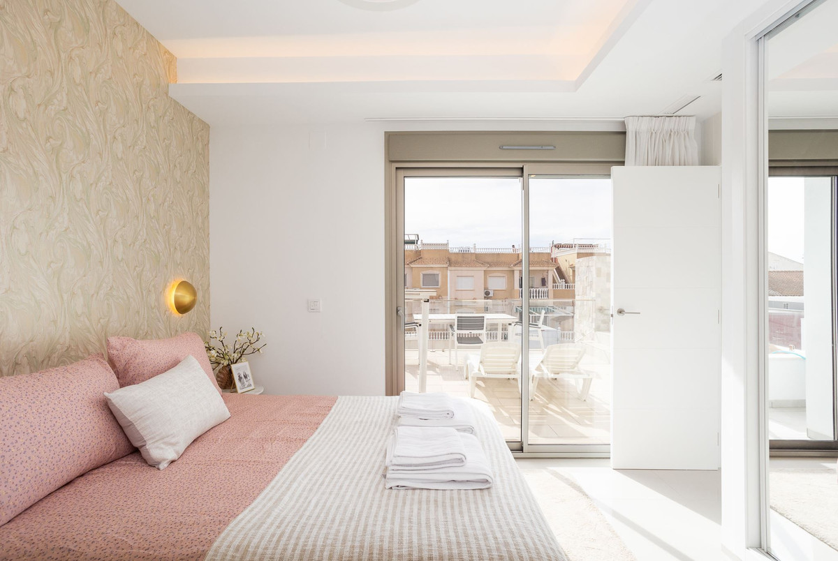 Se vende Villa - Chalet de 4 dormitorios en Costa Calida, Murcia, España