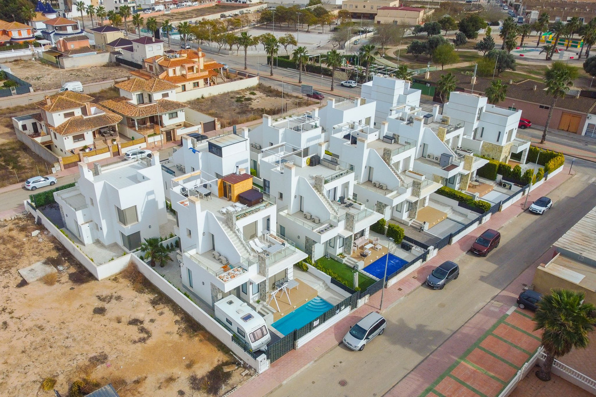 Se vende Villa - Chalet de 4 dormitorios en Costa Calida, Murcia, España