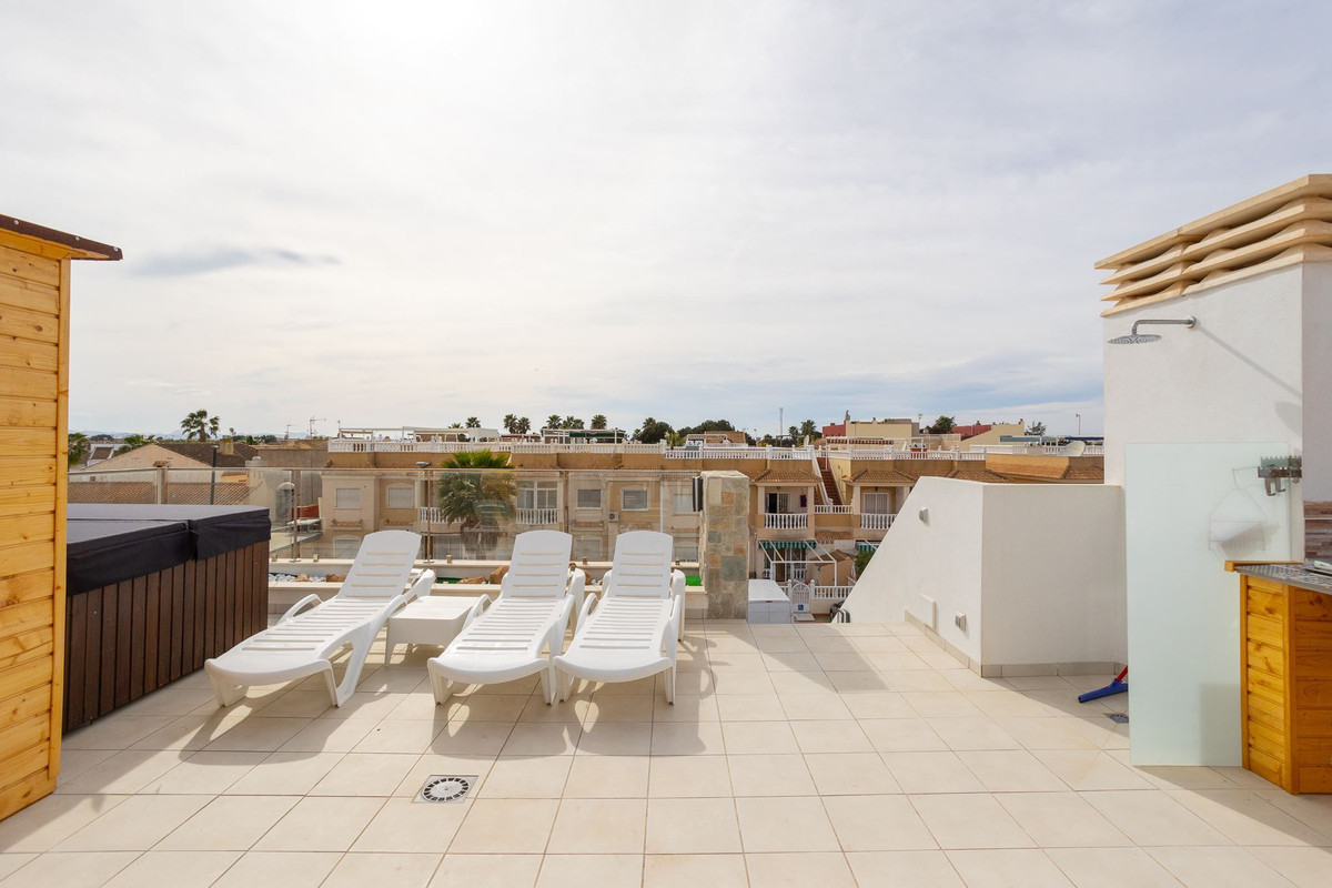 Se vende Villa - Chalet de 4 dormitorios en Costa Calida, Murcia, España