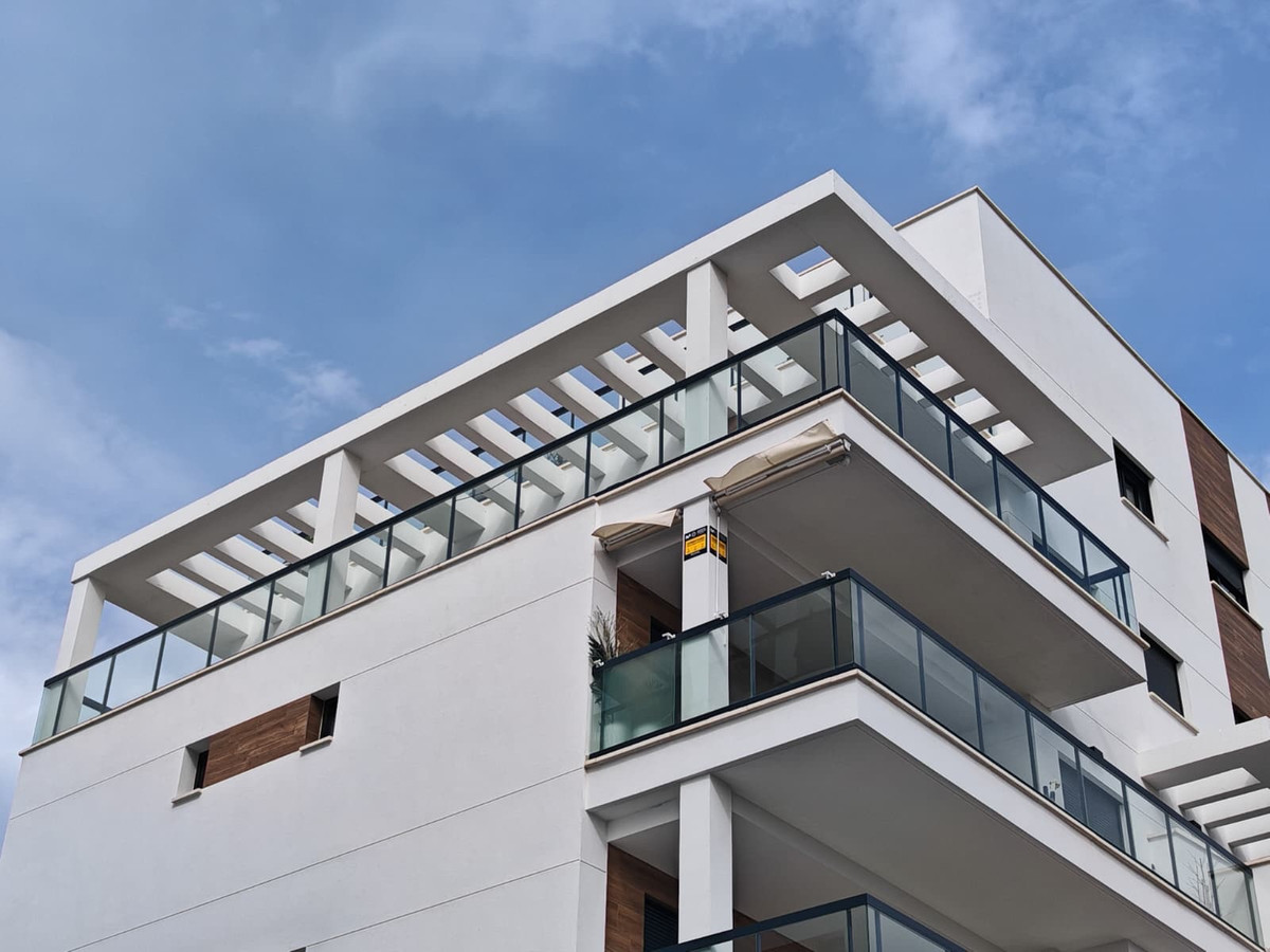Se vende Apartamento Planta Media de 3 dormitorios en Costa Blanca, Alicante, España