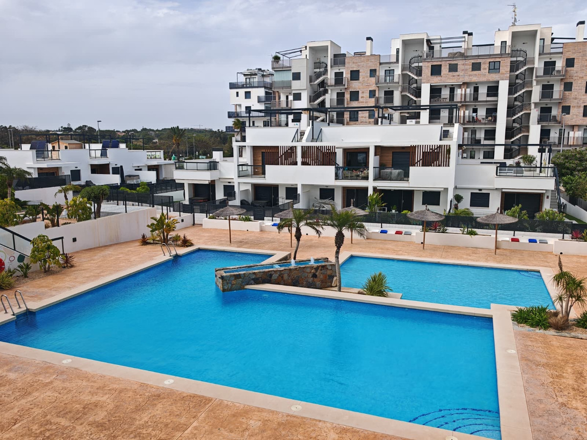 Se vende Apartamento Planta Media de 3 dormitorios en Costa Blanca, Alicante, España