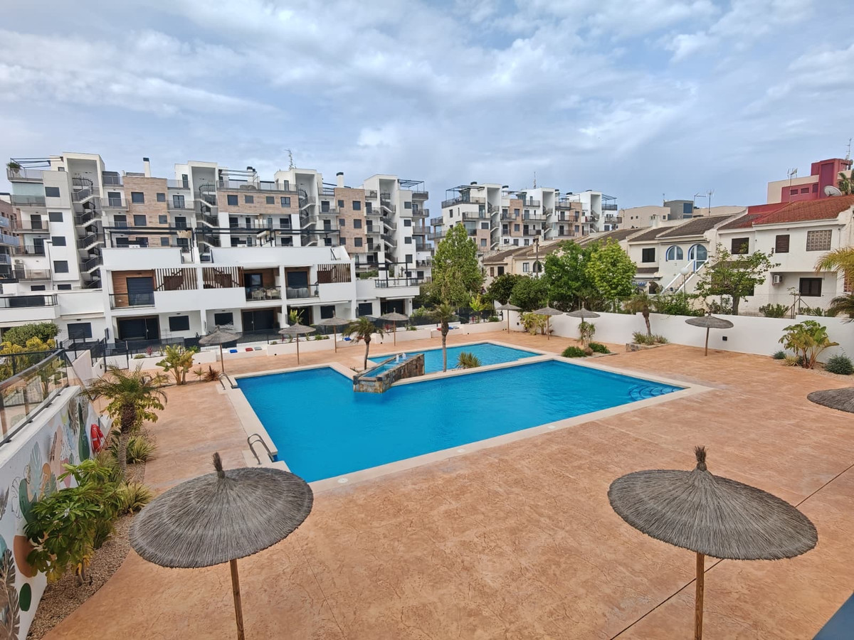 Se vende Apartamento Planta Media de 3 dormitorios en Costa Blanca, Alicante, España