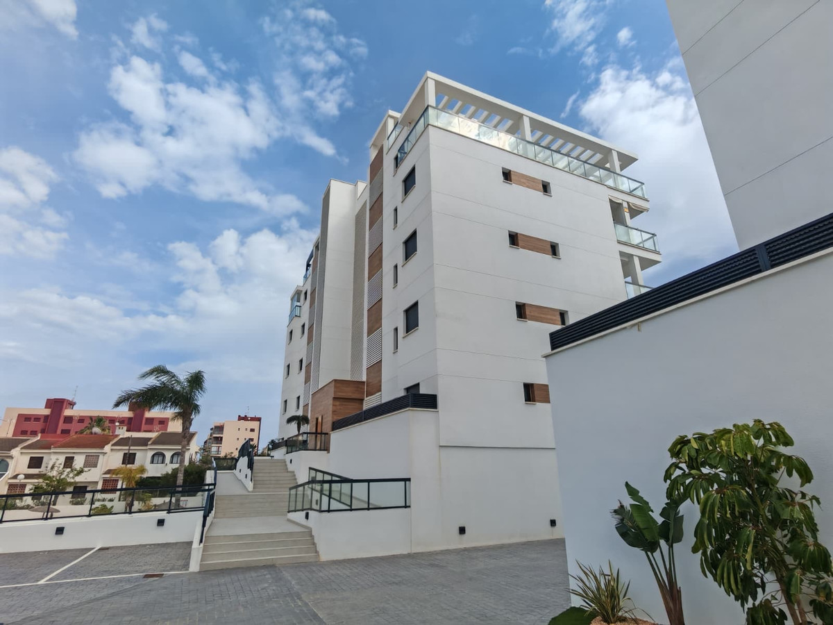 Se vende Apartamento Planta Media de 3 dormitorios en Costa Blanca, Alicante, España