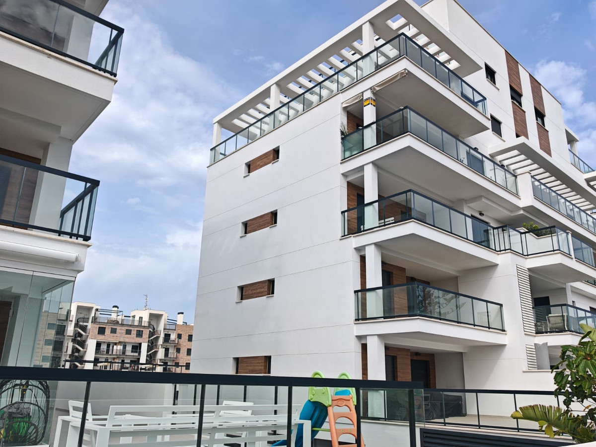 Se vende Apartamento Planta Media de 3 dormitorios en Costa Blanca, Alicante, España