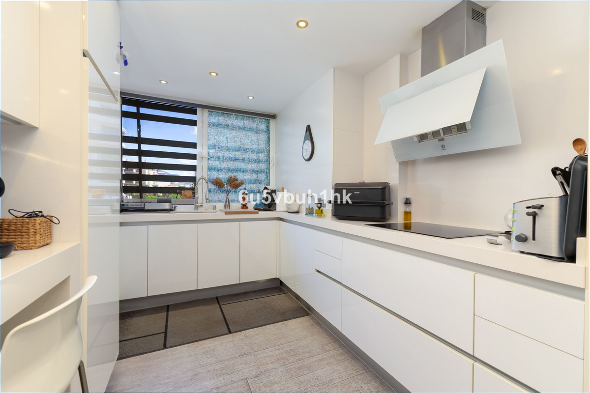 3 Bed Apartment for sale in Fuengirola Costa Del Sol, Málaga, Spain