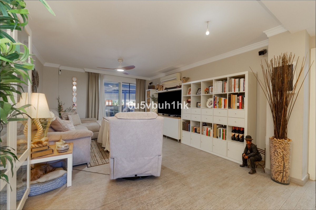 3 Bed Apartment for sale in Fuengirola Costa Del Sol, Málaga, Spain