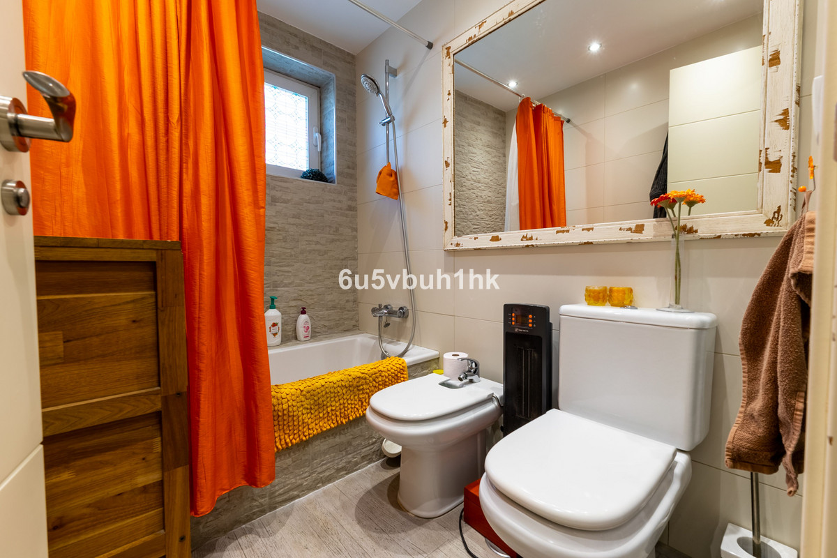 3 Bed Apartment for sale in Fuengirola Costa Del Sol, Málaga, Spain