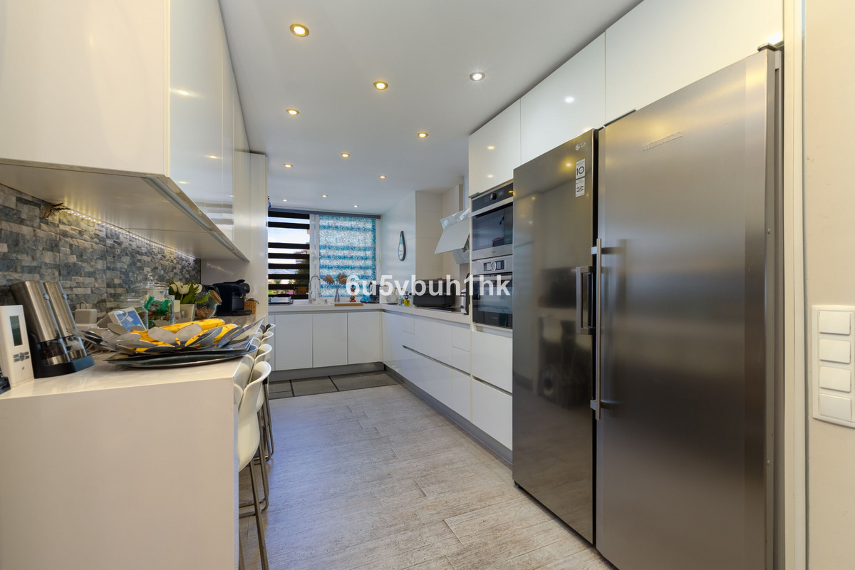3 Bed Apartment for sale in Fuengirola Costa Del Sol, Málaga, Spain
