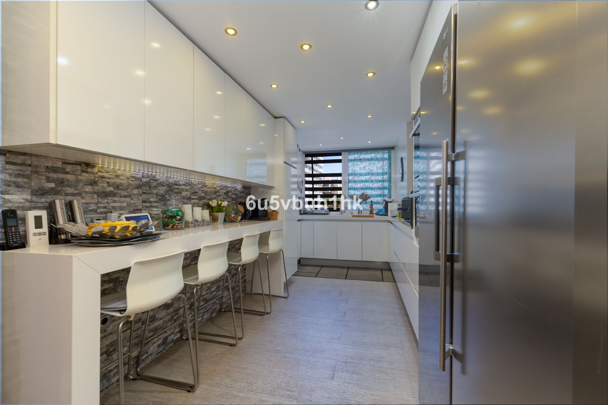 3 Bed Apartment for sale in Fuengirola Costa Del Sol, Málaga, Spain