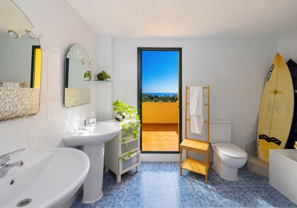 3 Bed Apartment for sale in Selwo Costa Del Sol, Málaga, Spain