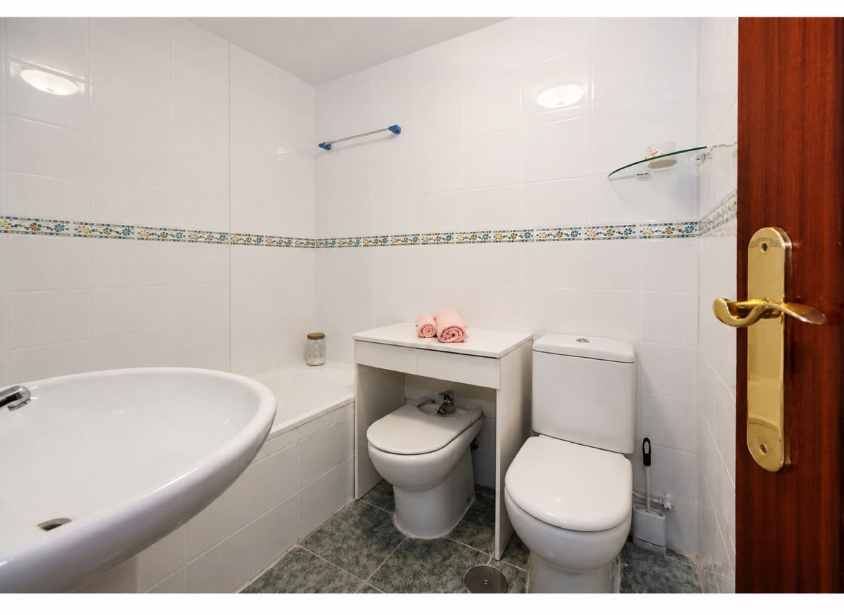 3 Bed Apartment for sale in Selwo Costa Del Sol, Málaga, Spain