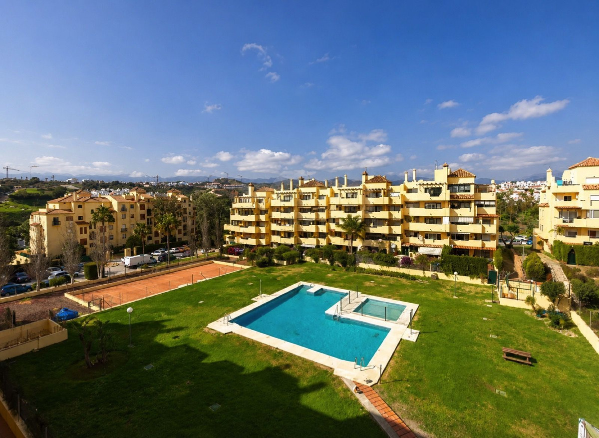 3 Bed Apartment for sale in Selwo Costa Del Sol, Málaga, Spain