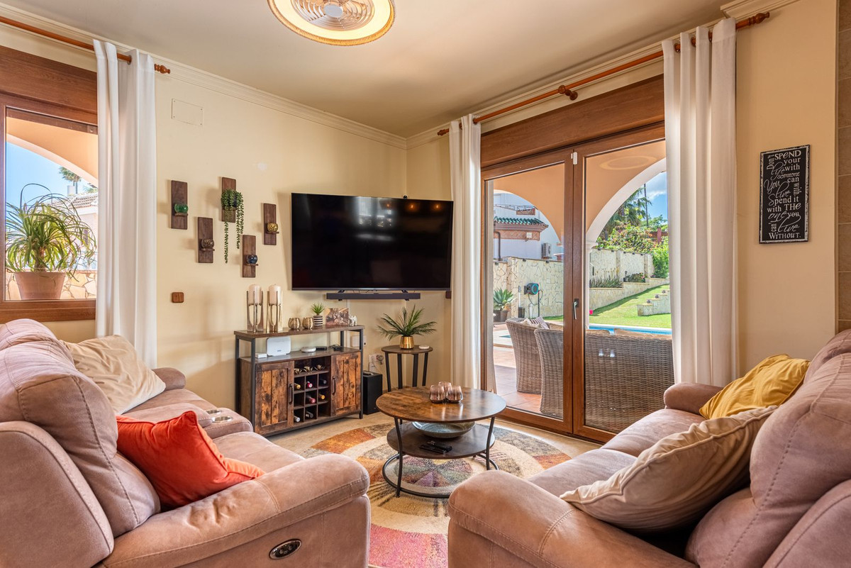 4 Bed Townhouse for sale in Sierrezuela Costa Del Sol, Málaga, Spain