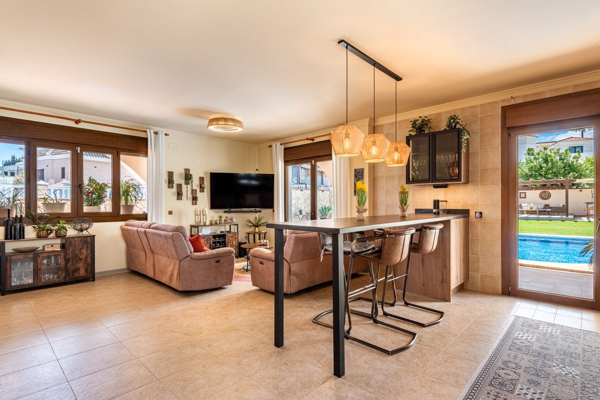 4 Bed Townhouse for sale in Sierrezuela Costa Del Sol, Málaga, Spain