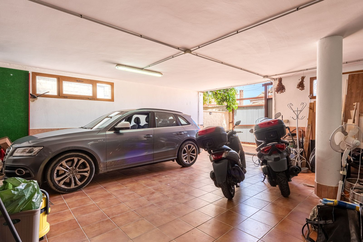 4 Bed Townhouse for sale in Sierrezuela Costa Del Sol, Málaga, Spain