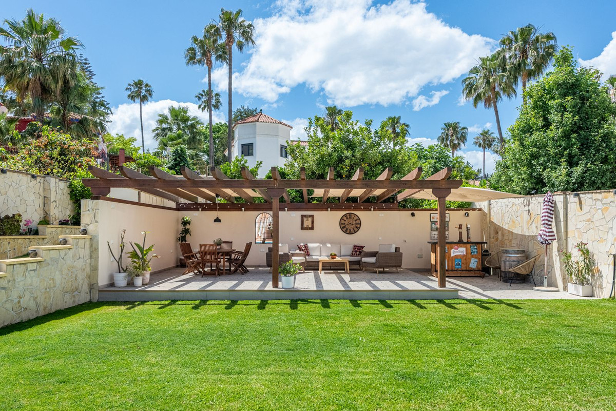 4 Bed Townhouse for sale in Sierrezuela Costa Del Sol, Málaga, Spain