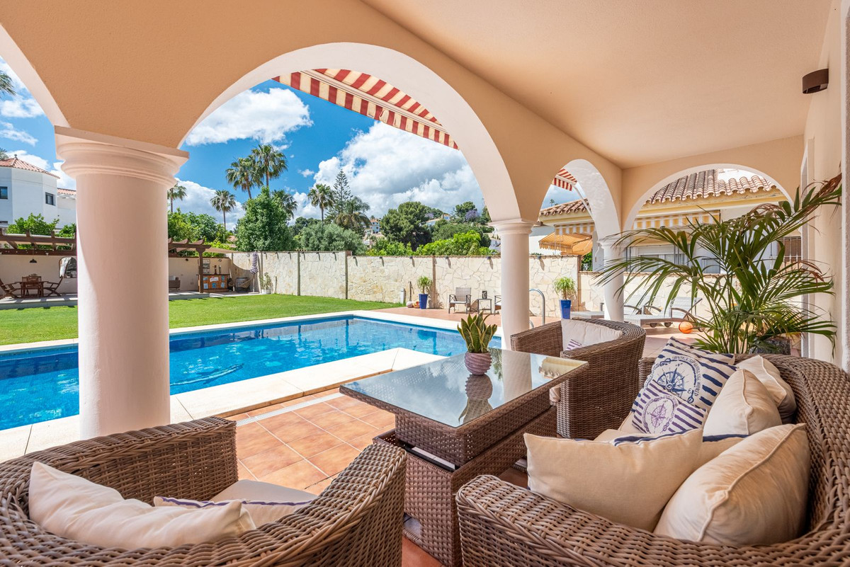 4 Bed Townhouse for sale in Sierrezuela Costa Del Sol, Málaga, Spain